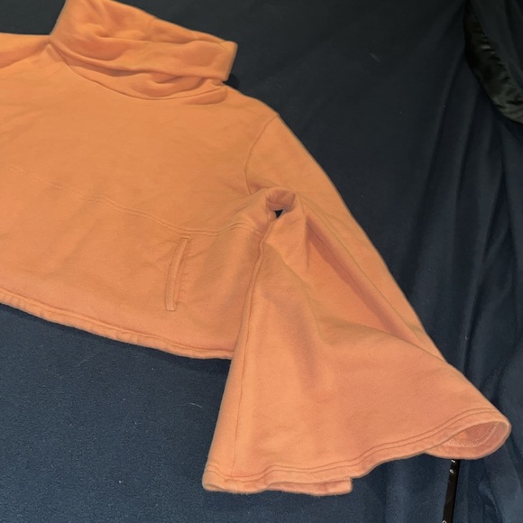 Free People Crop  Loose Fit Turtleneck  Size XS - Picture 4 of 9